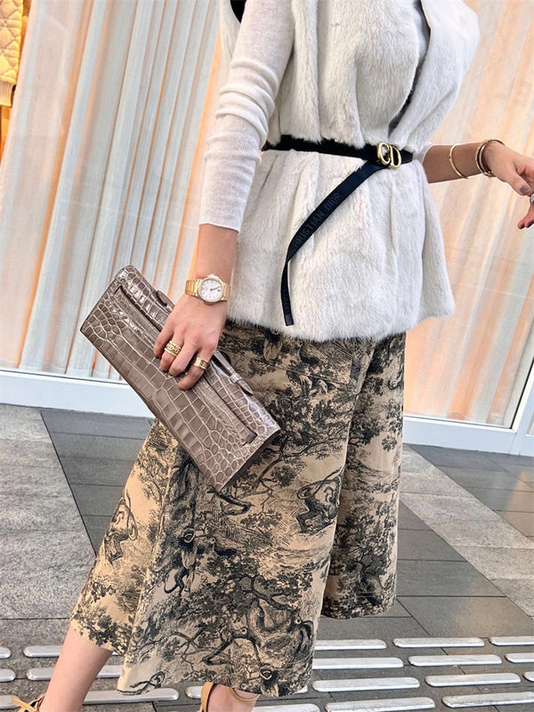  handbag interior and compartment view 21