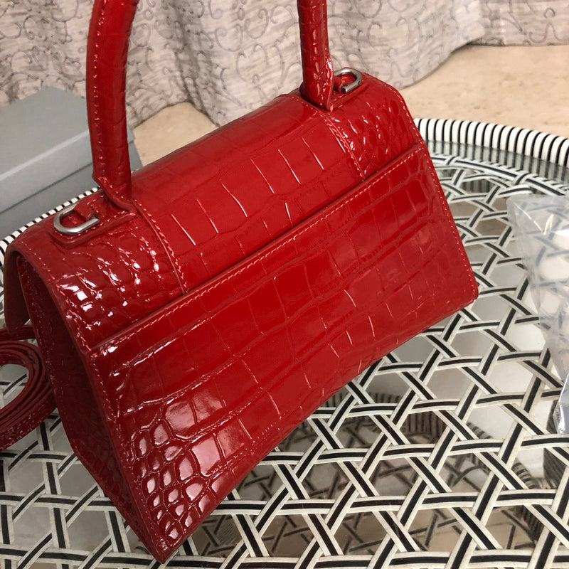Side profile of premium polished women's handbag – women's luxury accessory