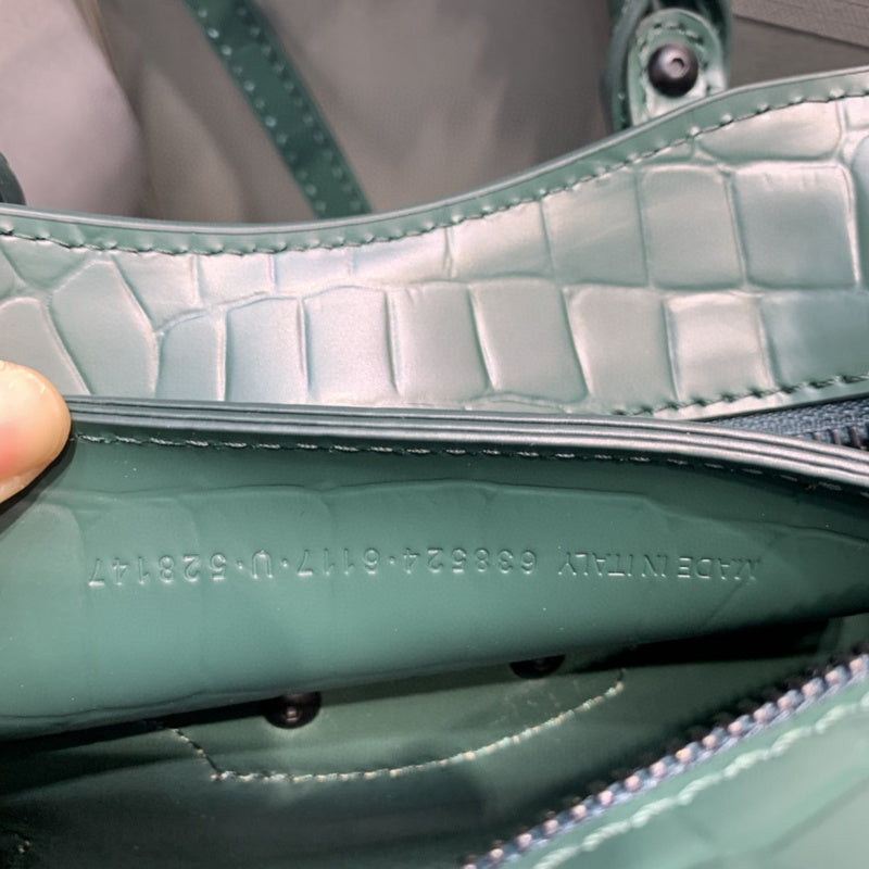 Elegant Faux Leather Handbag - Everyday Elegance | Women's Designer-Inspired Purse #631 - texture close-up (image 9) of designer-inspired handbag