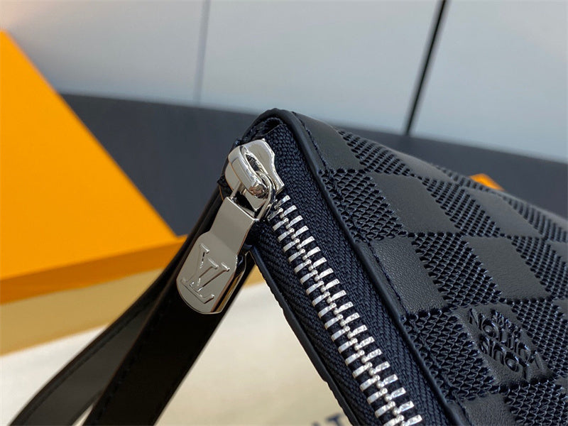  satchel close-up of hardware and finish 11
