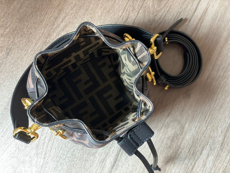 Ziva's Charm handbag – front view (12cm*18cm*10cm)