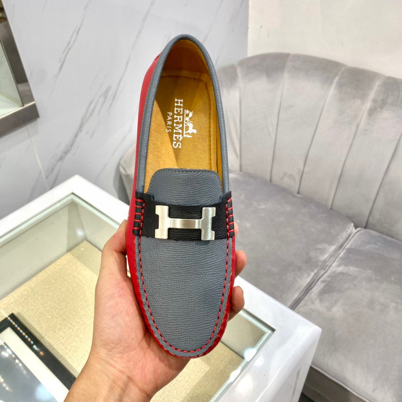 Hermes shoes Style 087 - close-up of bold signature style