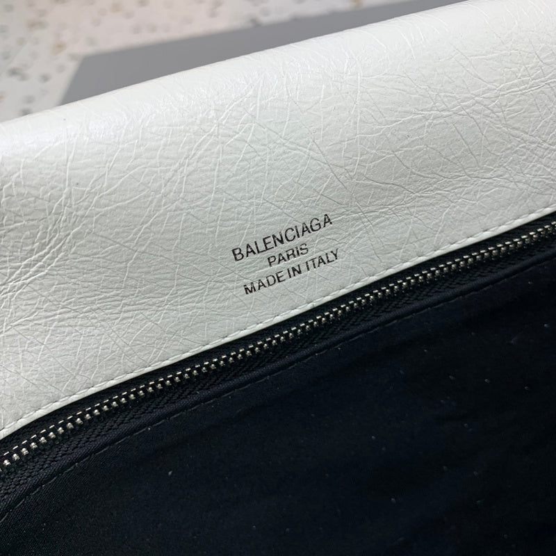 Zivas Charm Understated Luxury Fashion Handbag (Timeless Wardrobe Addition) – Interior View