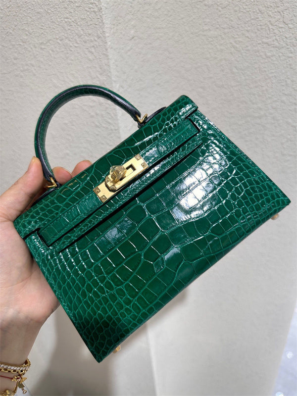  Modern everyday bag front view 19