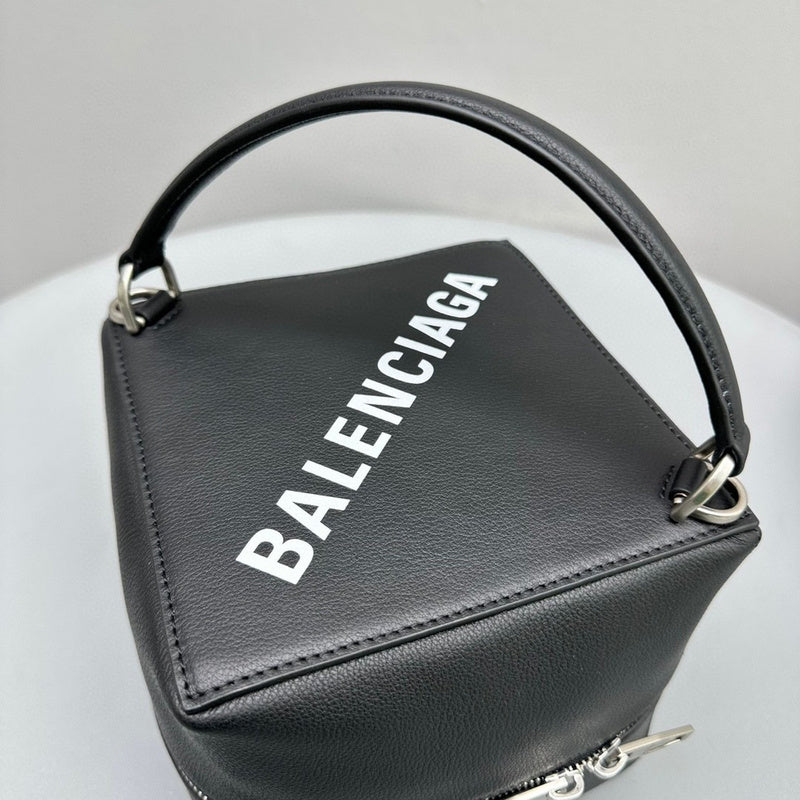 Zivas Charm Understated Luxury Statement Handbag (Statement-Ready Design) – Styled Look