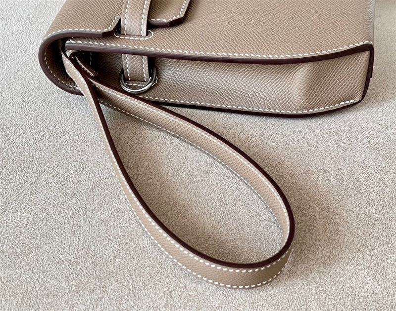  Structured carryall bag front view 7