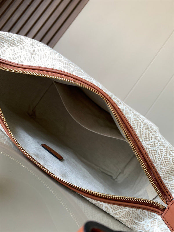 Ziva's Charm handbag – angled view (21cm*17cm*13cm)
