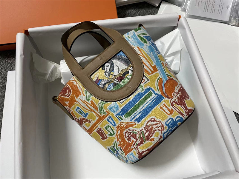  Streamlined top-handle bag front view 7