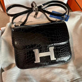  handbag close-up of hardware and finish