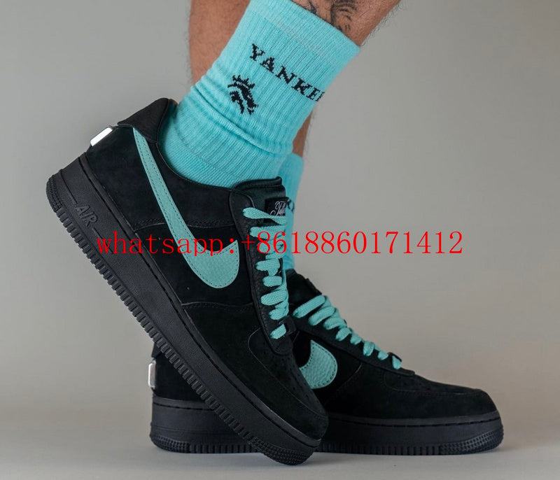 Side profile of Nike all-black sneakers everyday casual design