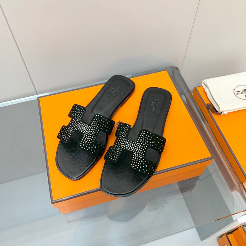 Hermès Red Block Heel Sandals - Angled View