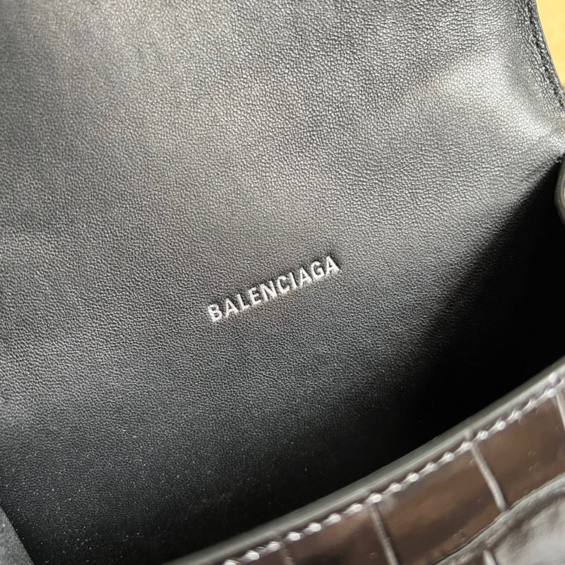 Statement Vegan Leather Handbag - Chic Everyday Appeal | Women's Statement Accessory #291 - texture close-up (image 9) of designer-inspired handbag