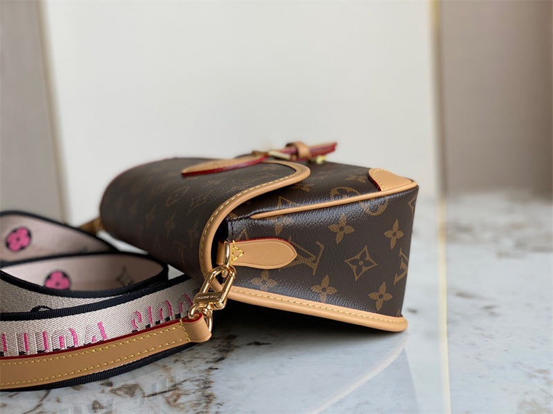  essential handbag detail view showing craftsmanship 8