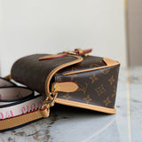 essential handbag detail view showing craftsmanship 8