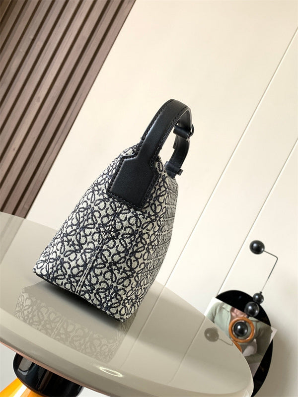 Ziva's Charm handbag – interior view (21cm*17cm*13cm)