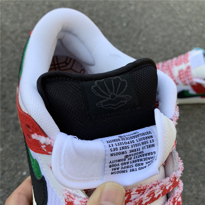 Nike Men's & Women's Designer Low-Top Shoes — Style 185 detail view