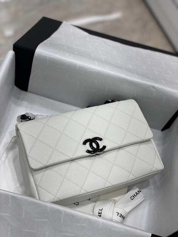  women's handbag, mid design, view 1