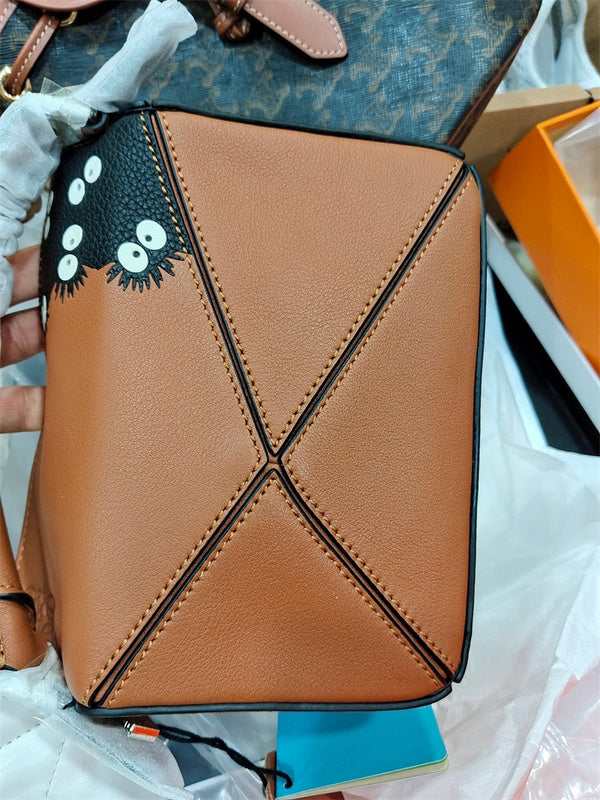 Ziva's Charm handbag – full view (Standard Size)