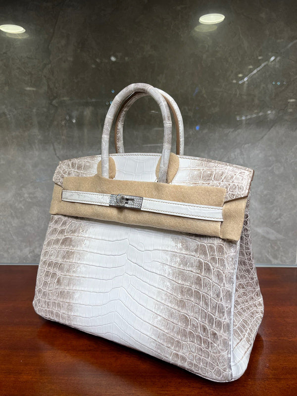 Interior view of effortless premium bag