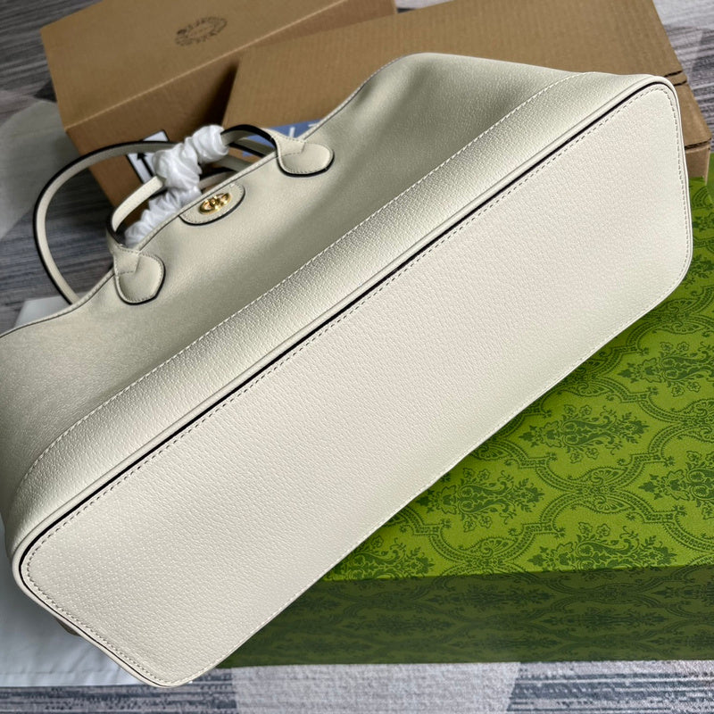 Close-up detail of everyday-luxe premium women's handbag – women's designer-style accessory