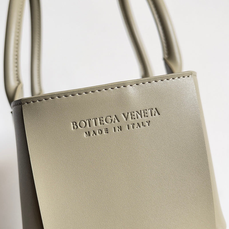 Structured Faux Leather Handbag - Everyday Elegance | Women's Designer-Inspired Purse #1579 - texture close-up (image 9) of designer-inspired handbag