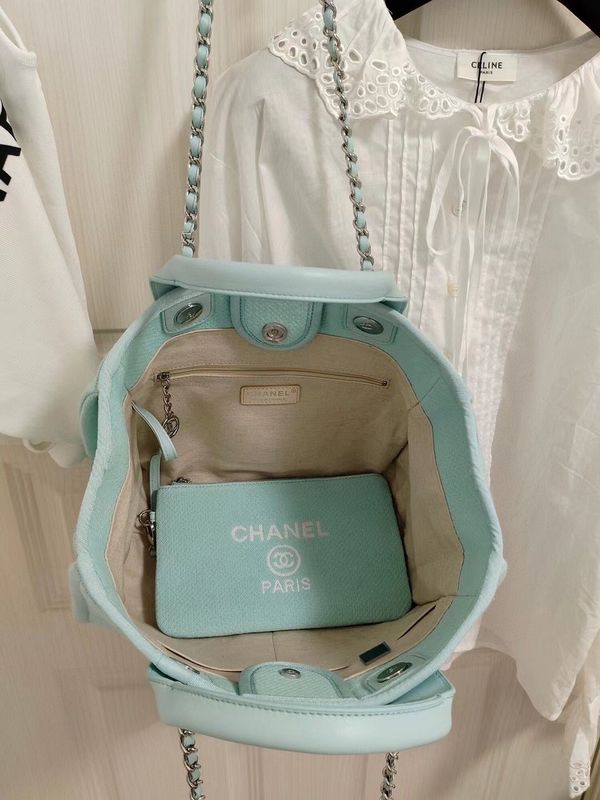  spacious purse view 5