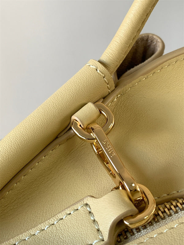 Ziva's Charm handbag – carry view (35cm*21cm*11.5cm)