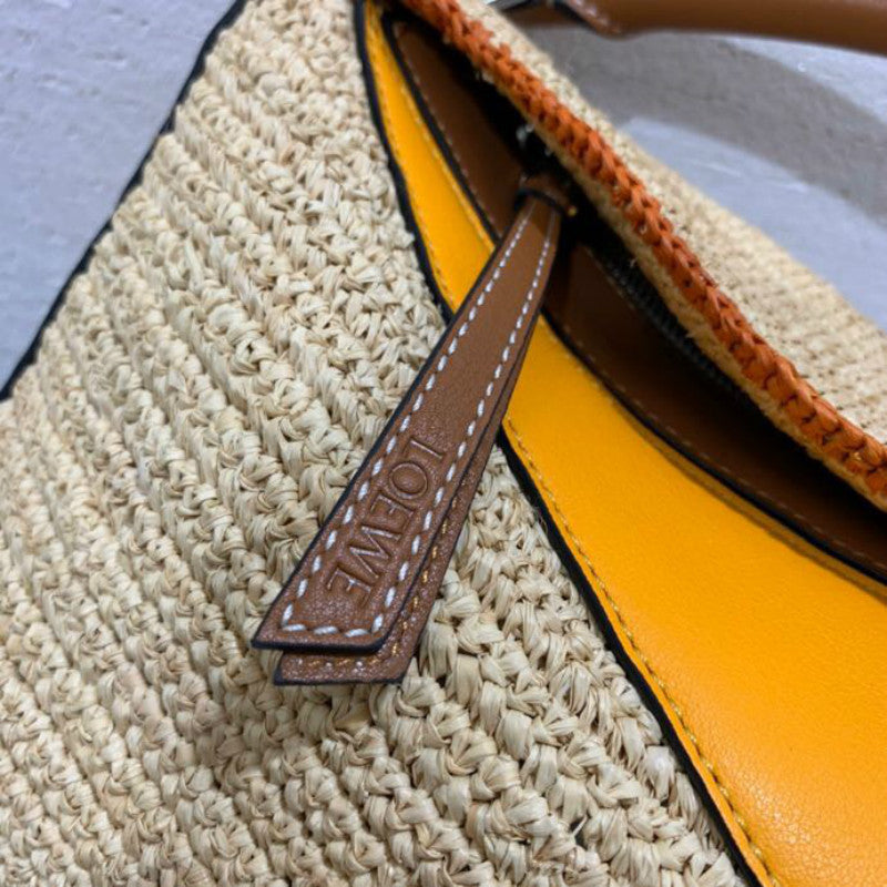 Ziva's Charm handbag – close-up view (19cm*29cm*12cm)