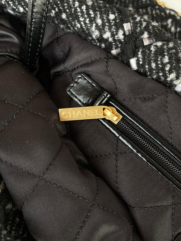  women's handbag, spacious design, view 4