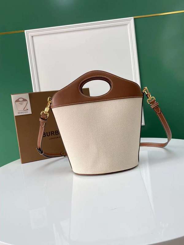 Ziva's Charm handbag – detail view (one versatile size)