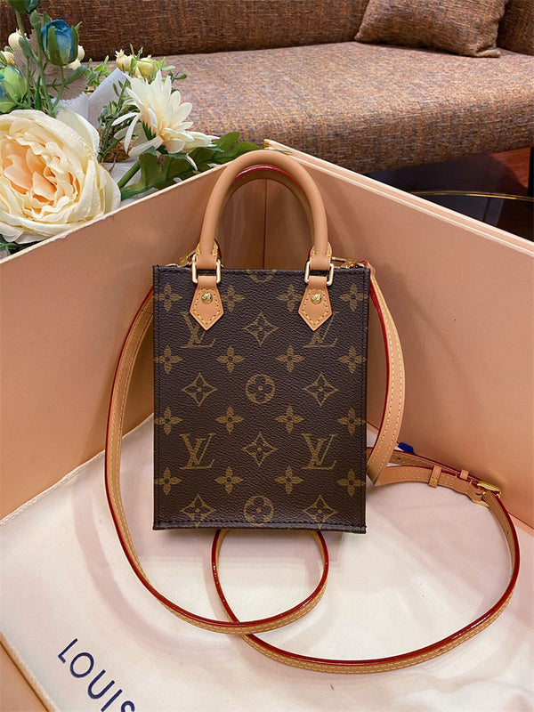  Minimalist handbag front view