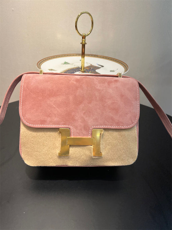 Crisp handbag styled for everyday wear