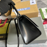Handle and strap detail of chic refined women's handbag – women's everyday handbag