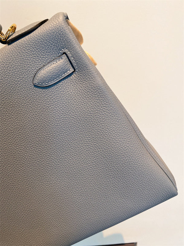  structured bag interior and compartment view 9