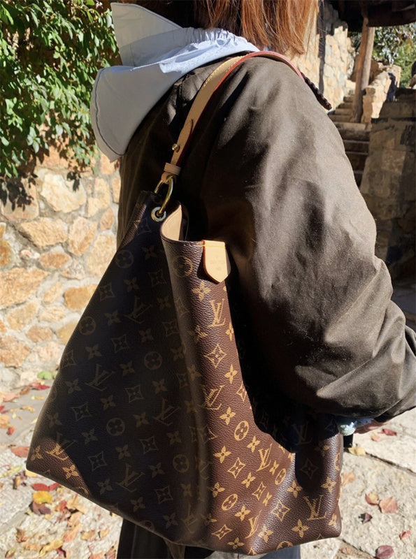  Understated crossbody bag front view 25