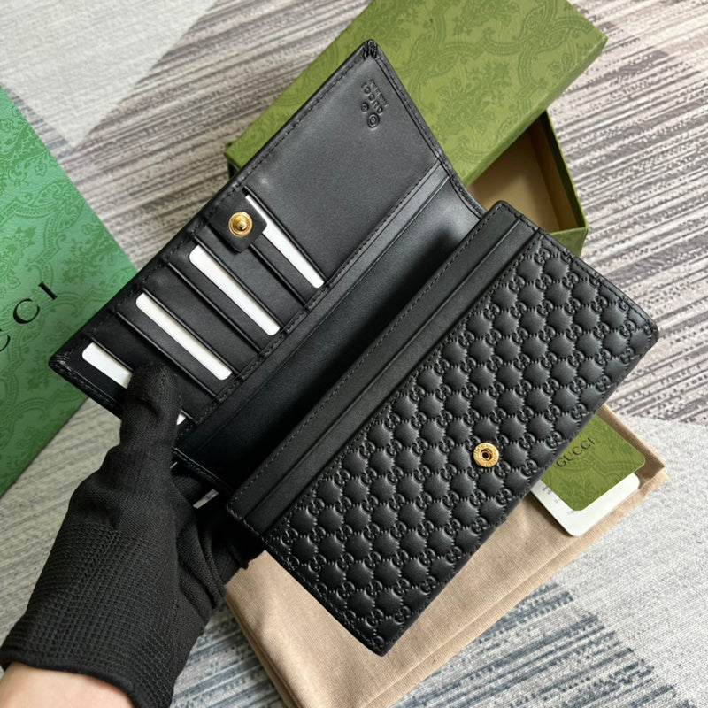 Timeless handbag styled for everyday wear