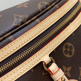  Sophisticated shoulder bag front view 7