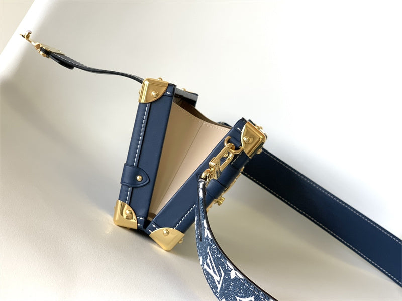  streamlined shoulder bag detail view showing craftsmanship 8