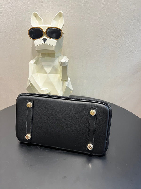  modern handbag styled with outfit