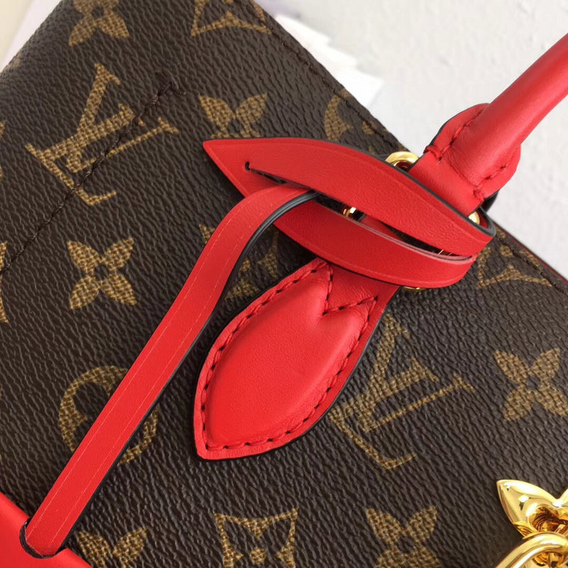 Handle and strap detail of refined modern women's handbag – women's premium purse
