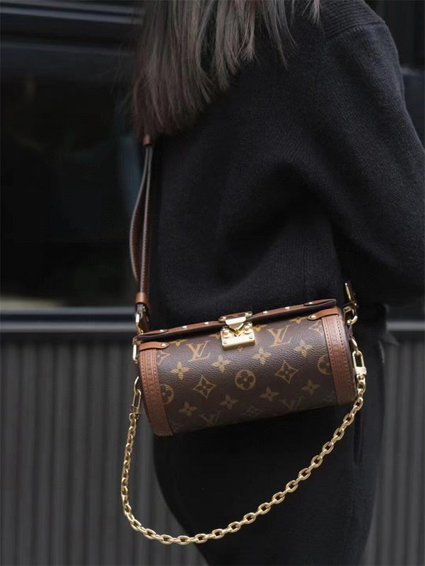  Understated everyday bag front view 19