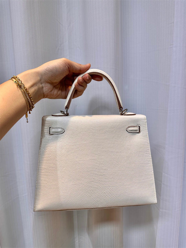  tailored everyday bag styled with outfit
