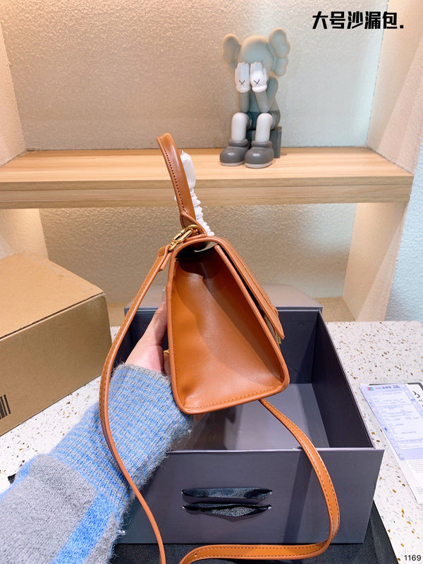Ziva's Charm handbag – back view (one versatile size)