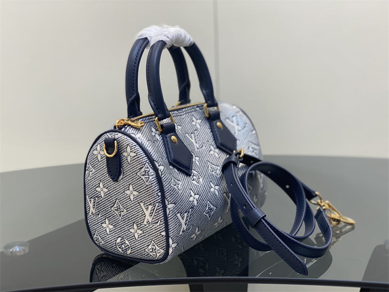  shoulder bag interior and compartment view
