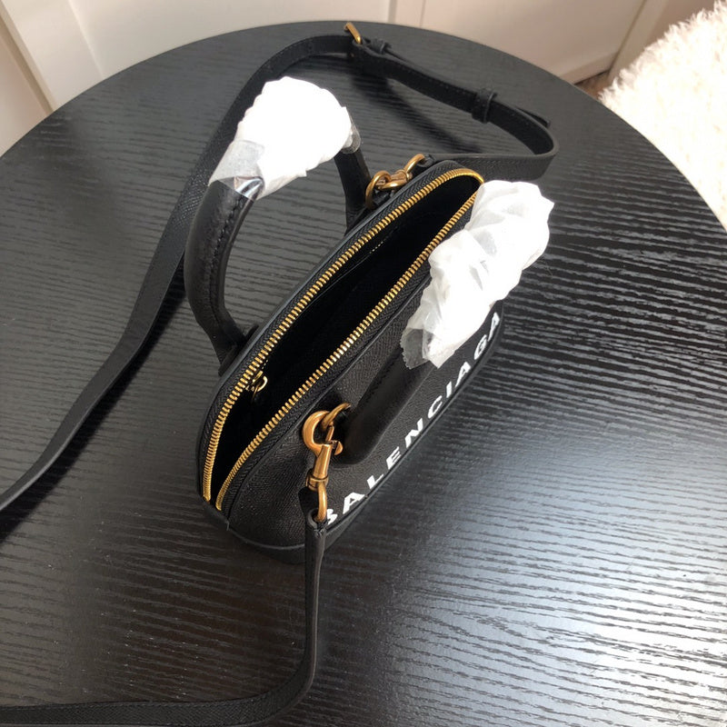 Zivas Charm Timeless Appeal Statement Handbag (Refined Modern Silhouette) – Detail View