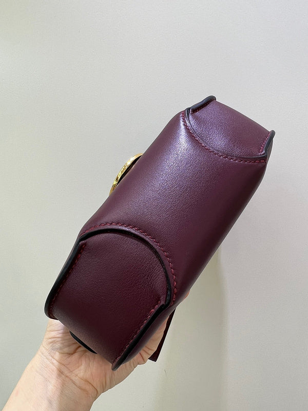 Graceful handbag styled for everyday wear