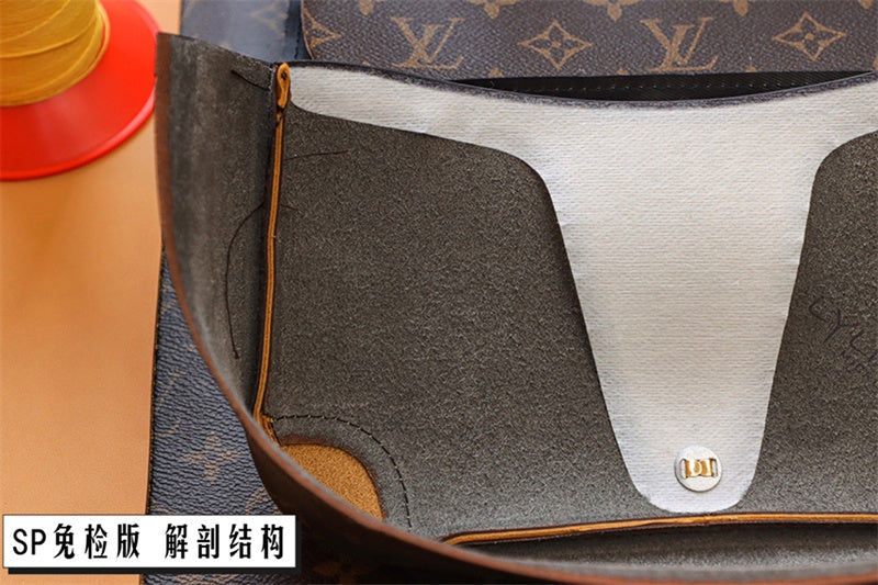  Graceful shoulder bag carried on shoulder 40