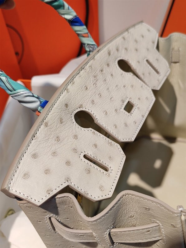  modern shoulder bag detail view showing craftsmanship 8