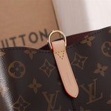  smart shoulder bag detail view showing craftsmanship 8