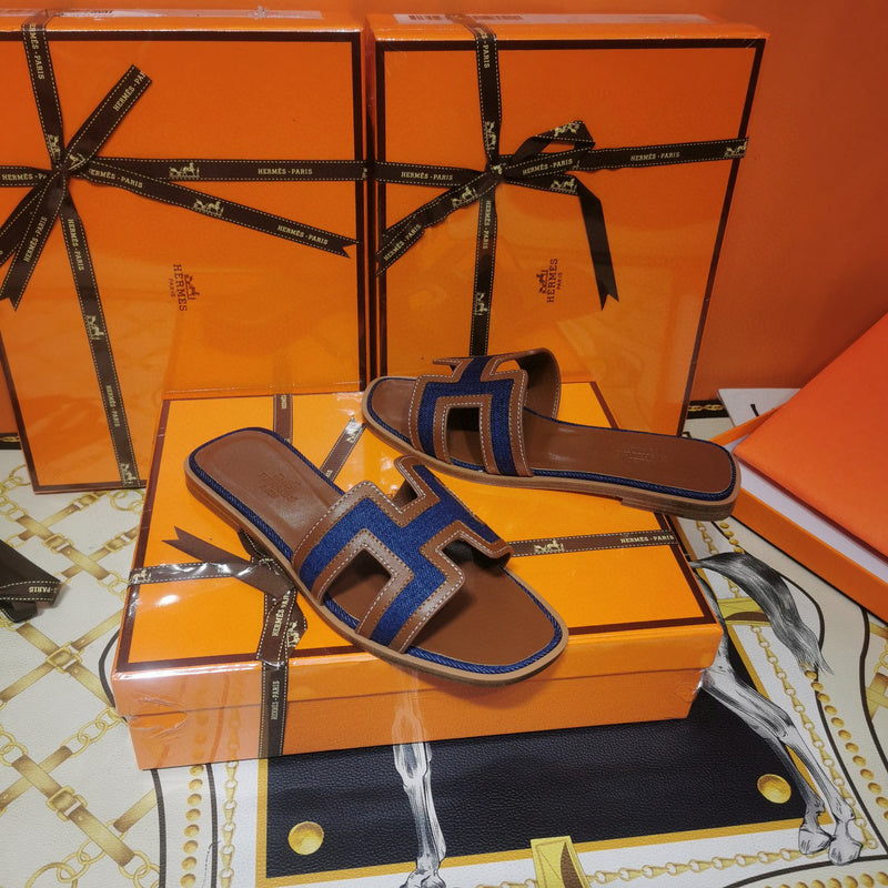 Hermès Beige Slide Sandals - Sole Detail View